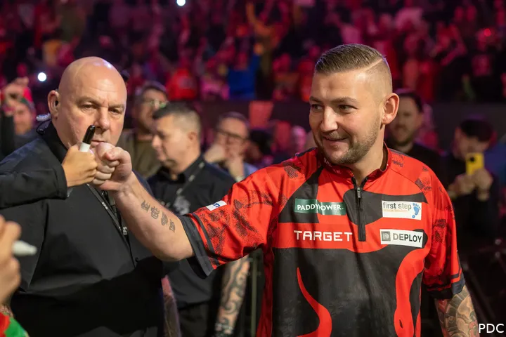 Aspinall all smiles as he walks to the Ally Pally stage