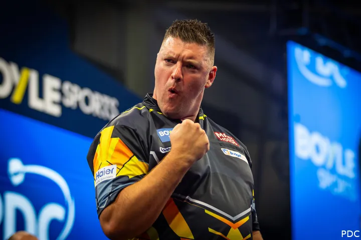 Daryl Gurney (2)