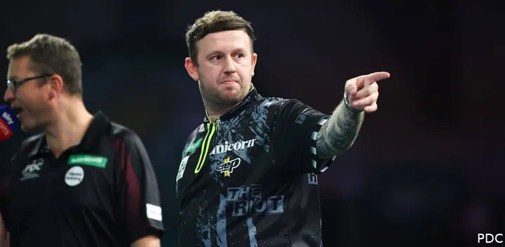 Callan Rydz pointing to the crowd