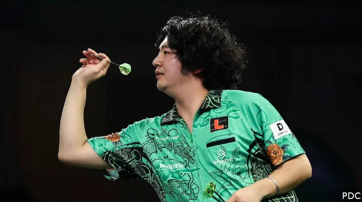 Motomu Sakai in action at the last World Darts Championship
