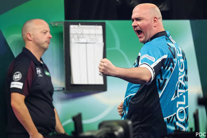 Rob Cross celebrates winning a leg