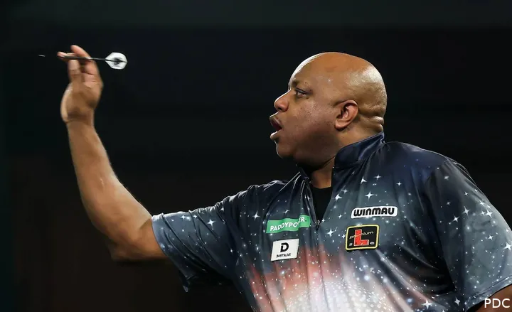 Leonard Gates competing at PDC World Darts Championship
