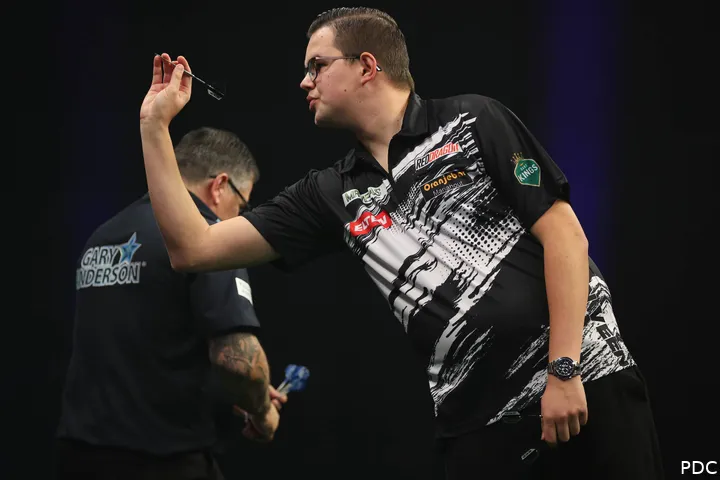 Gian van Veen in action against Gary Anderson at the 2026 World Darts Championship