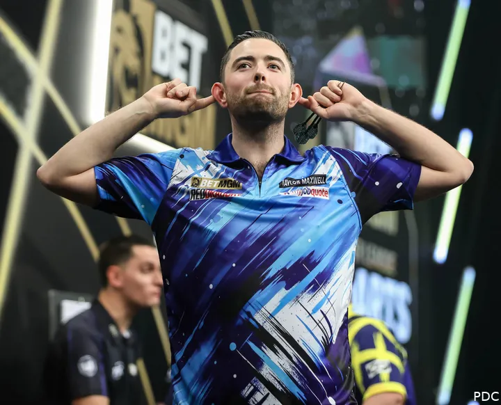 Luke Humphries silences the Premier League Darts crowd in Nottingham