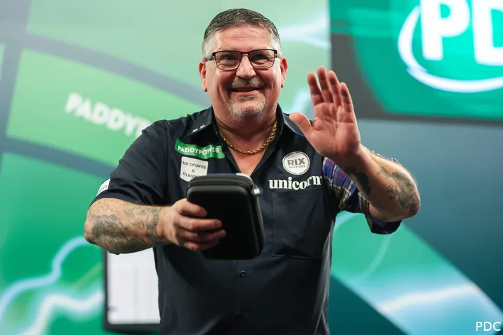 Gary Anderson waves to the crowd