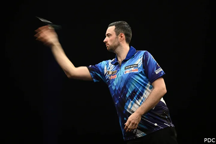 Luke Humphries in action