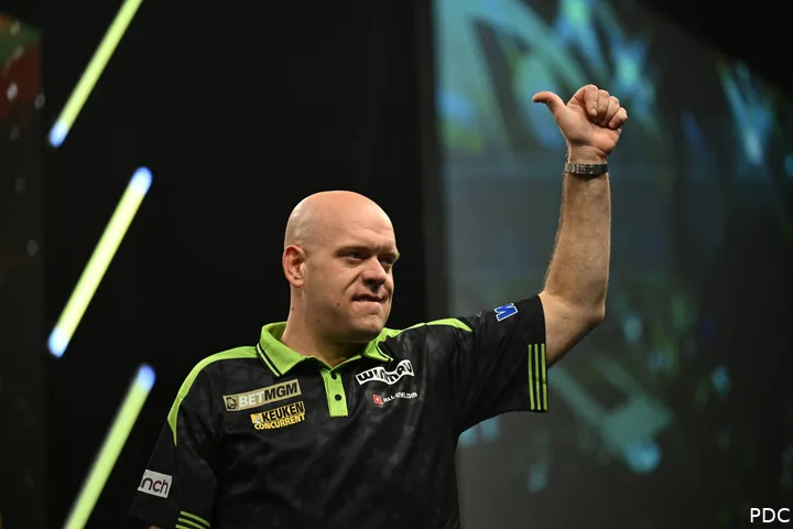 Michael van Gerwen gives a thumbs-up to the crowd.