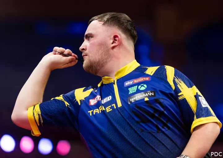 Zwischen Fan-Auseinandersetzungen, verpatzten Führerschein-Prüfungen und brillanten Darts: Im Jahr 2025 geht es bei Luke Littler drunter und drüber