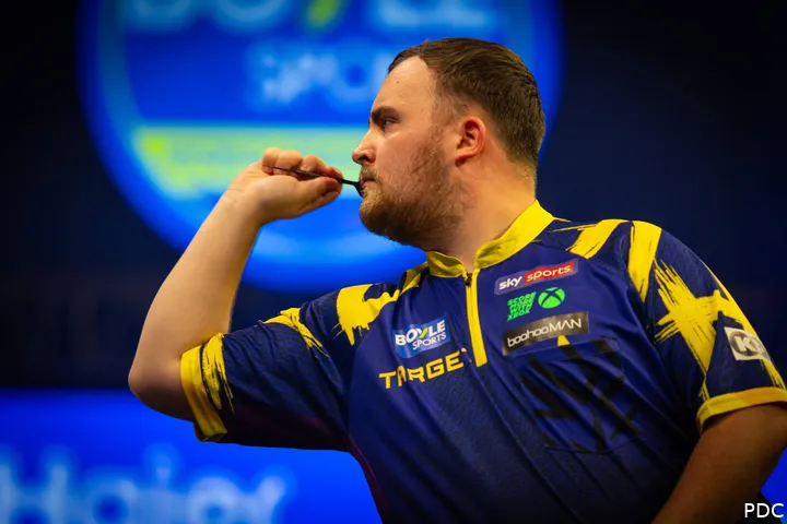 Charlie Manby machte es Luke Littler (im Bild) bei der PDC World Youth Championship besonders schwer