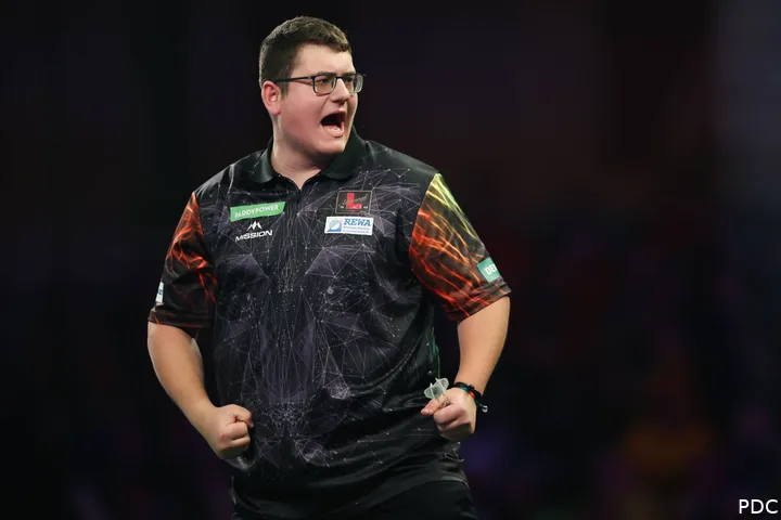 Dominik Grüllich überzeugte bei Players Championship 9 mit starken Leistungen und einem klaren Sieg über James Wade, ehe er erst im Boardfinale ausschied