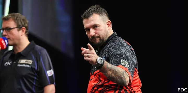 Führt derzeit die Tabelle der Premier League Darts an: Jonny Clayton