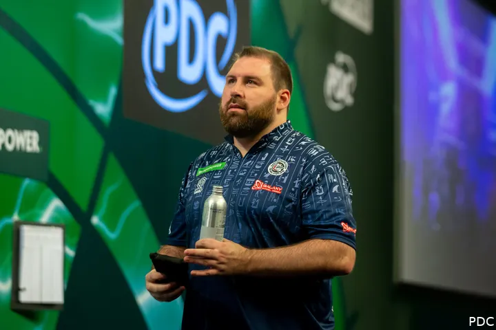 Alex Spellman staart in de verte.