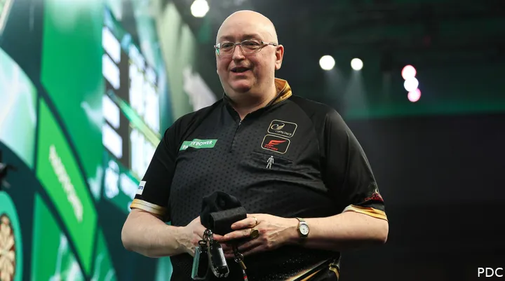 Andrew Gilding staat voor de eerste keer in zijn carrière bij de laatste 32 op het WK Darts