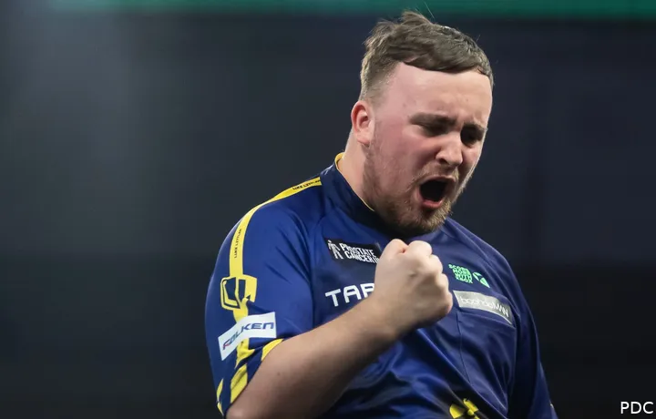 Tavis Dudeney kreeg na het behalen van zijn Tour Card gelukwensen van Luke Littler