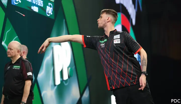 Dom Taylor in actie op het voorbije WK Darts