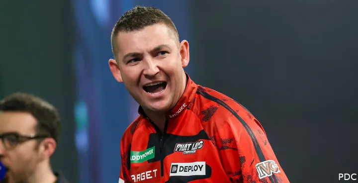 Nathan Aspinall juicht met open mond