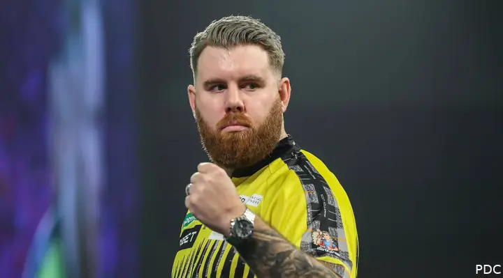 Scott Williams balt zijn vuist.