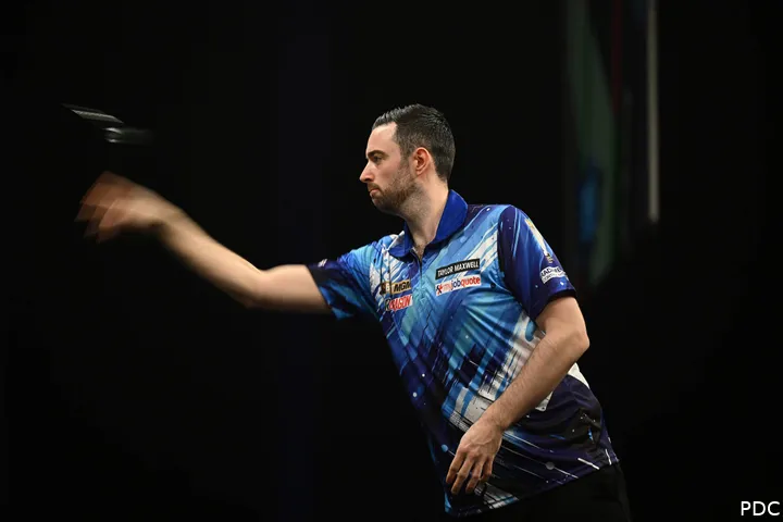 Luke Humphries in actie