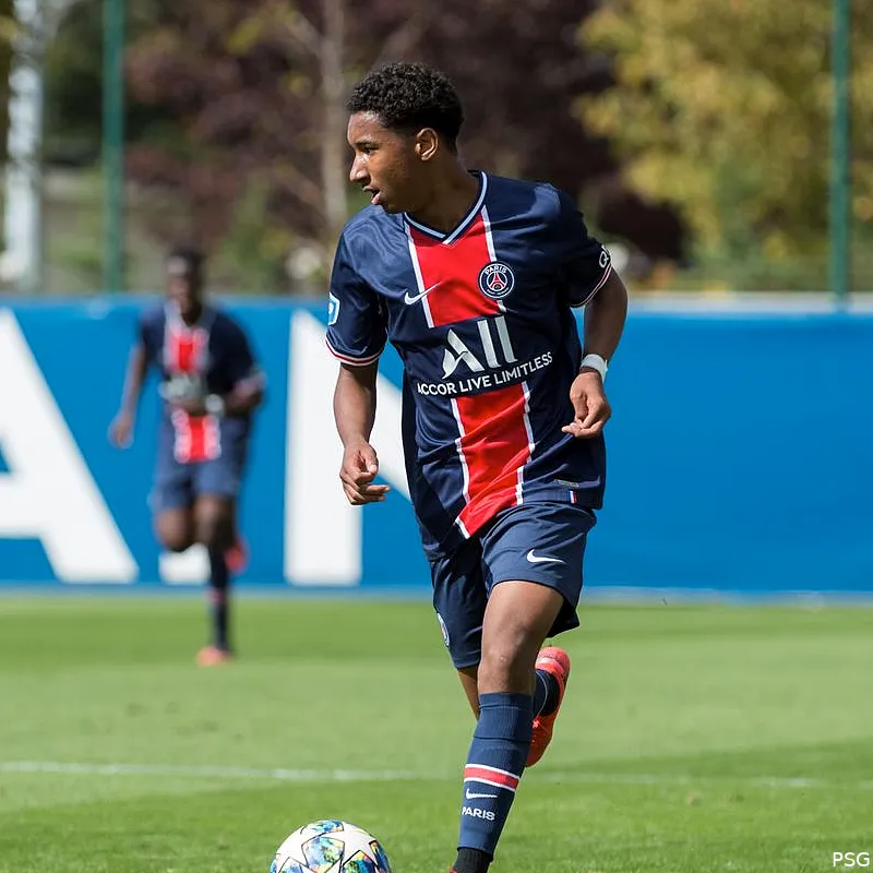 le psg fait de la place aux stars et vend ses titis fbjx2kkxkaakesp 349333