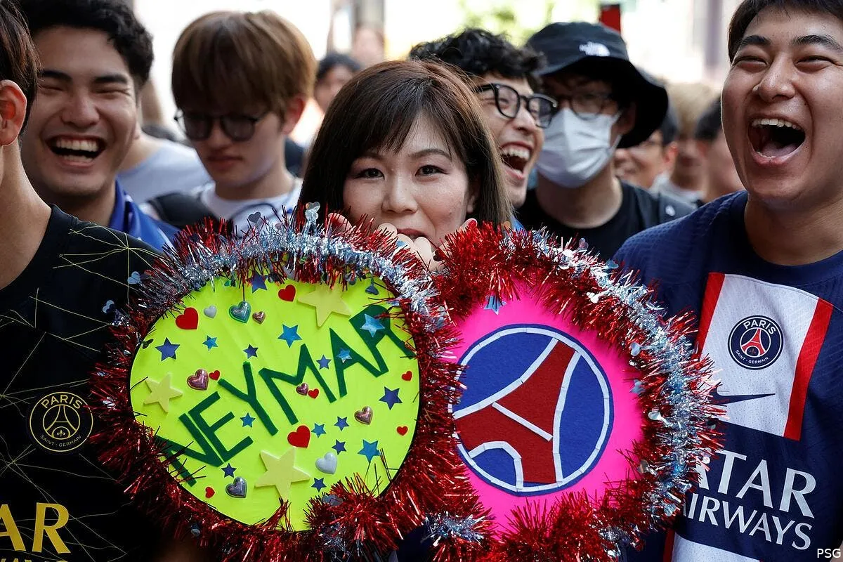 tout le monde aime neymar le psg efface mbappe d 363186