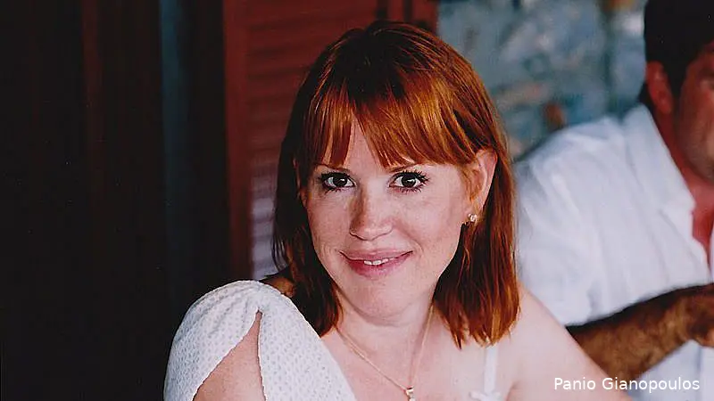 800px molly ringwald in greecef1634744233