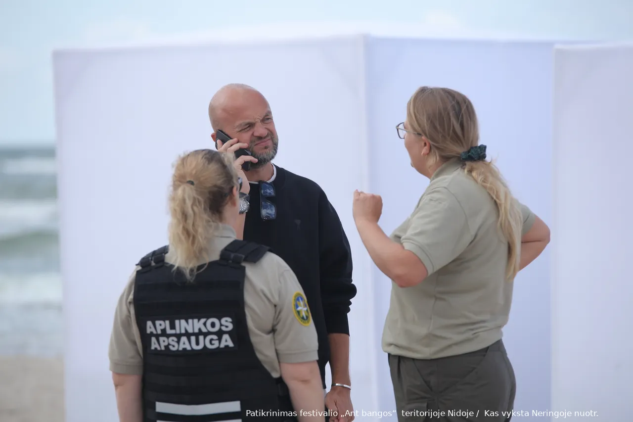 Patikrinimas festivalio „Ant bangos“  teritorijoje Nidoje /  Kas vyksta Neringoje nuotr.
