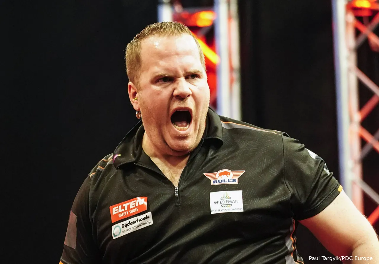 Dirk van Duijvenbode meets Rob Cross in the opening round of the World Matchplay