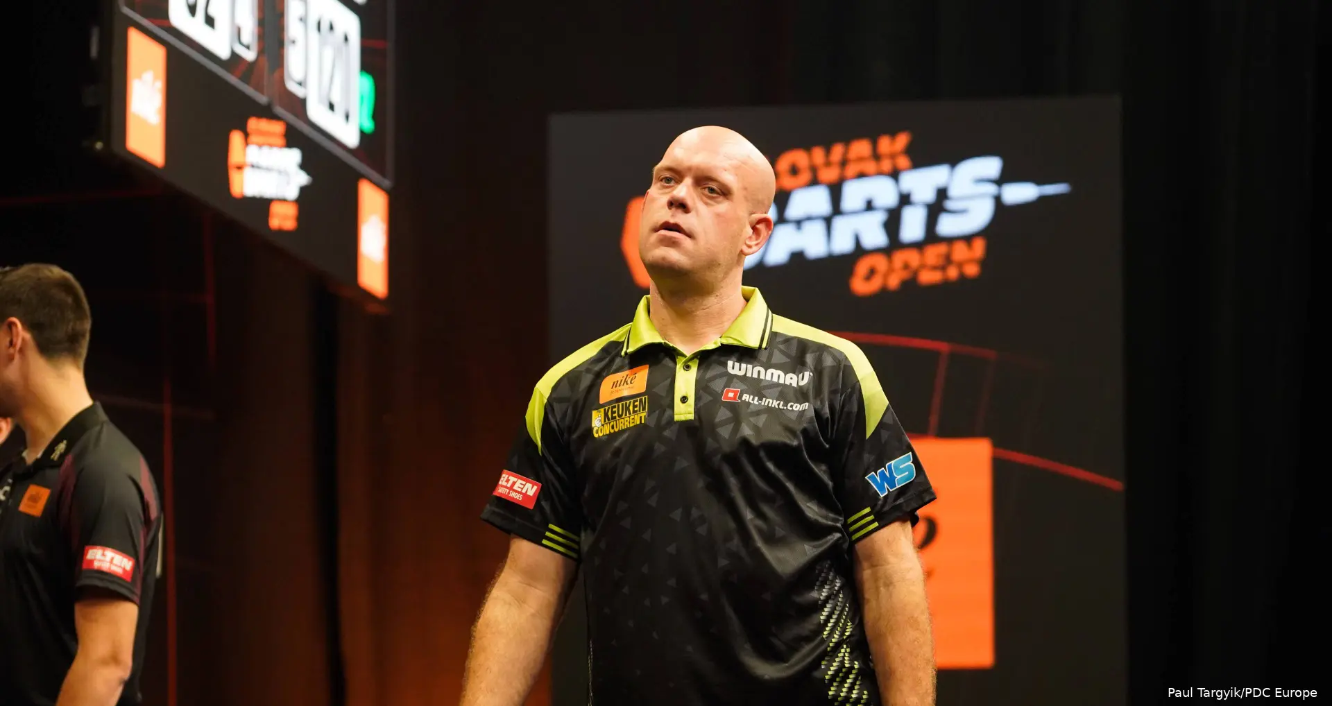 Michael van Gerwen visibly frustrated.