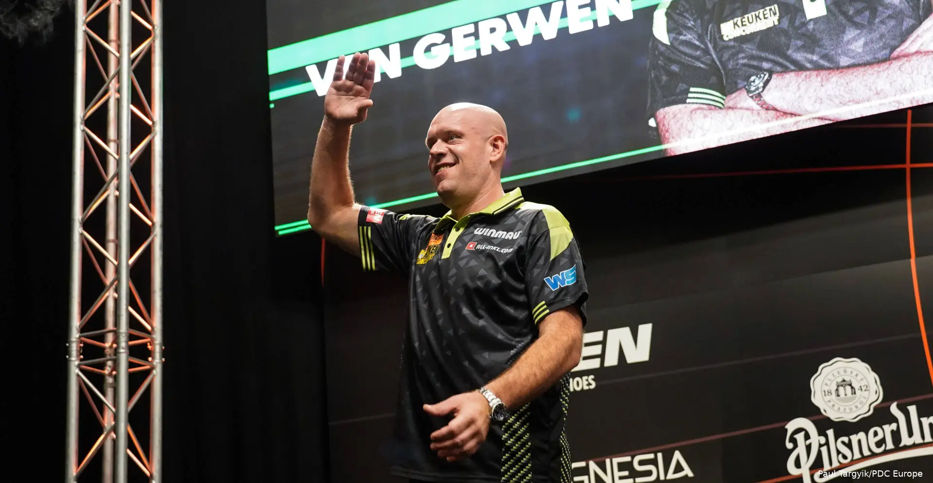 Michael van Gerwen waves.