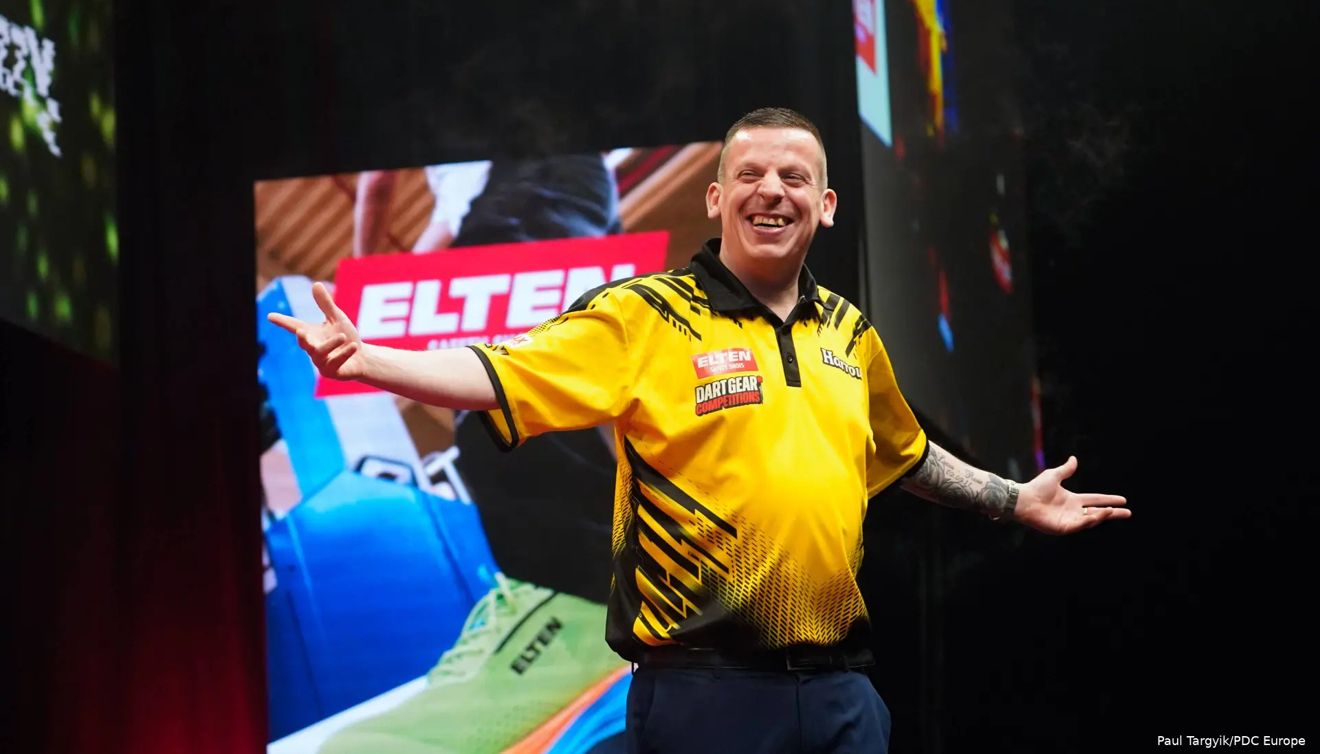 Dave Chisnall (2)