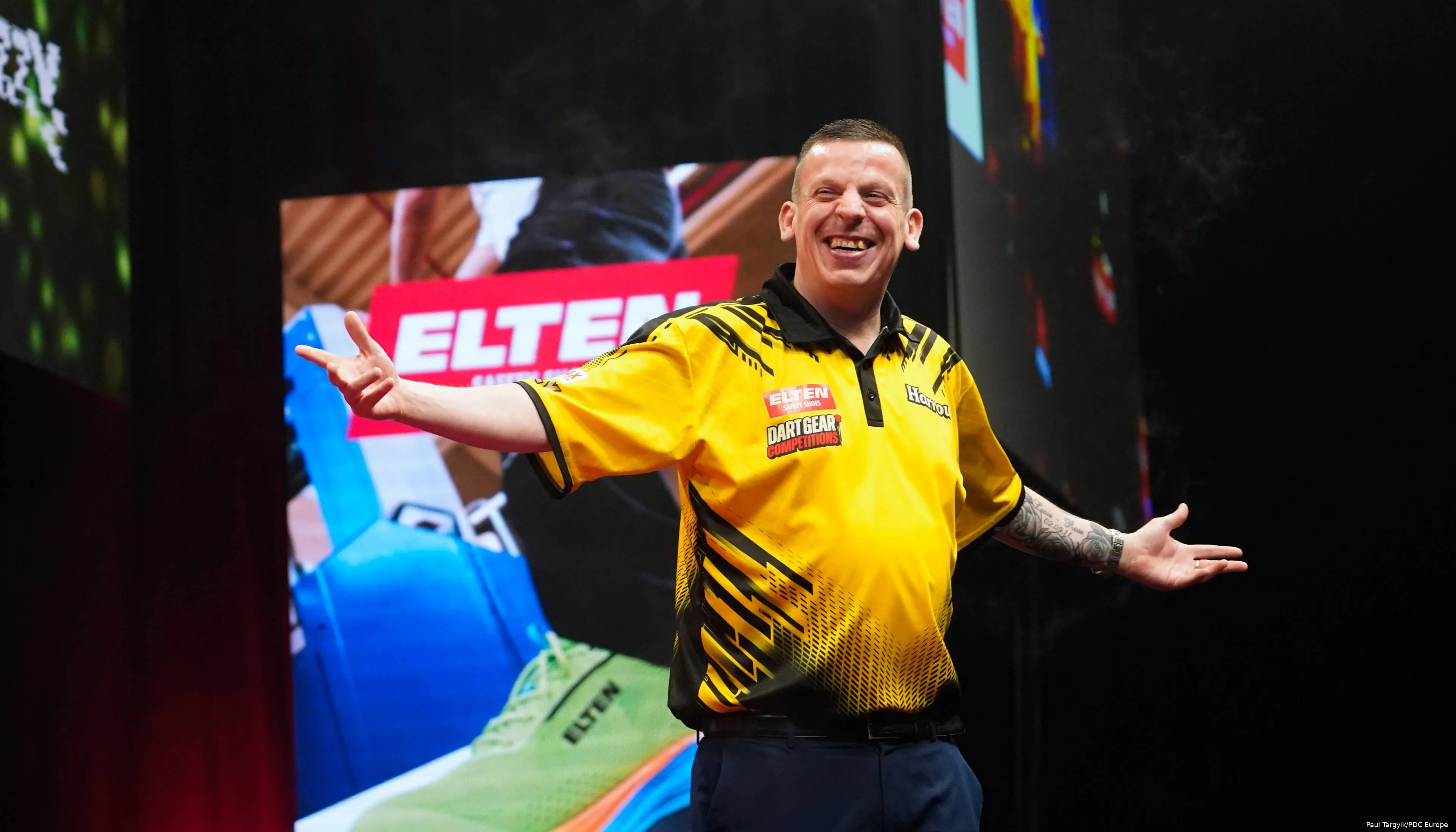 Dave Chisnall (2)