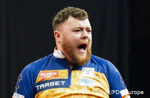 Van Gerwen treft in de tweede ronde van de World Matchplay een in topvorm verkerende Rock.