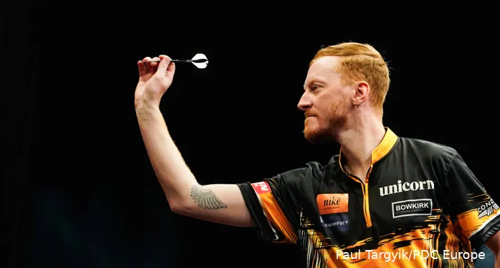 Tom Sykes throws dart.