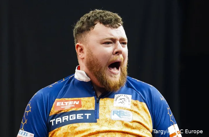 Van Gerwen treft in de tweede ronde van de World Matchplay een in topvorm verkerende Rock.