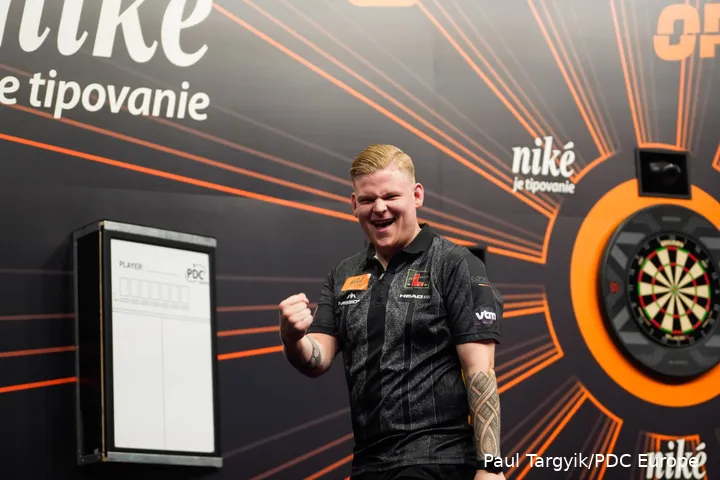 Mike De Decker door naar de laatste 8 in de Slovak Darts Open 2026