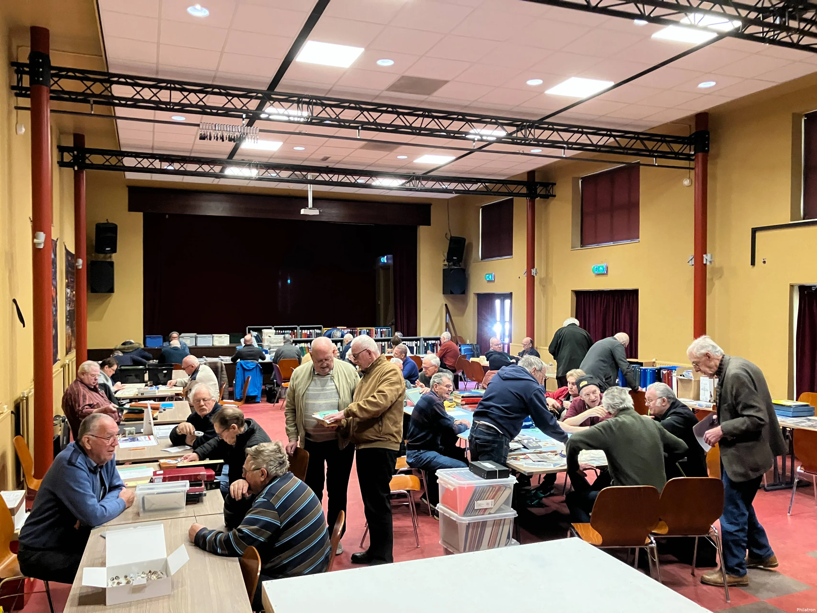 Postzegelbeurs met veiling