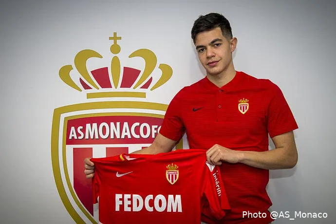 officiel un jeune milieu signe son premier contrat pro romain faivre signe pro 11474 34209825