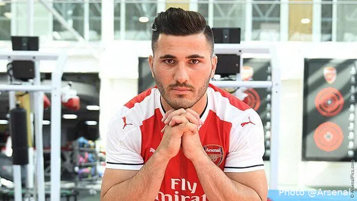 officiel sead kolasinac premiere recrue estivale d arsenal dbox1bswaaa2mlb182383