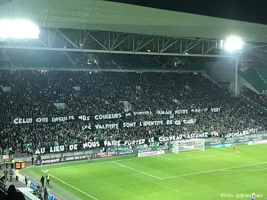 asse les magics fans en rajoutent une couche pour mounier c37ifrlwqaa8sjj169846