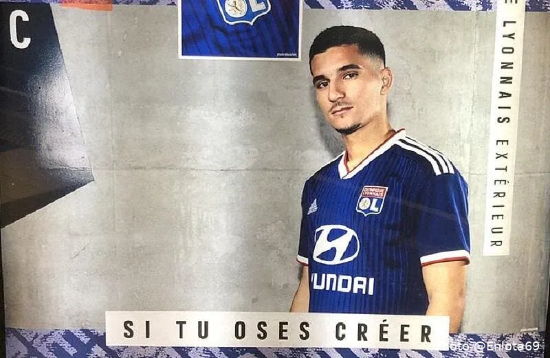 ol les nouveaux maillots devoiles dans le metro aouar253243