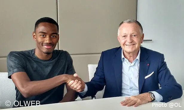 officiel myziane maolida prolonge son contrat a l ol 56874187629