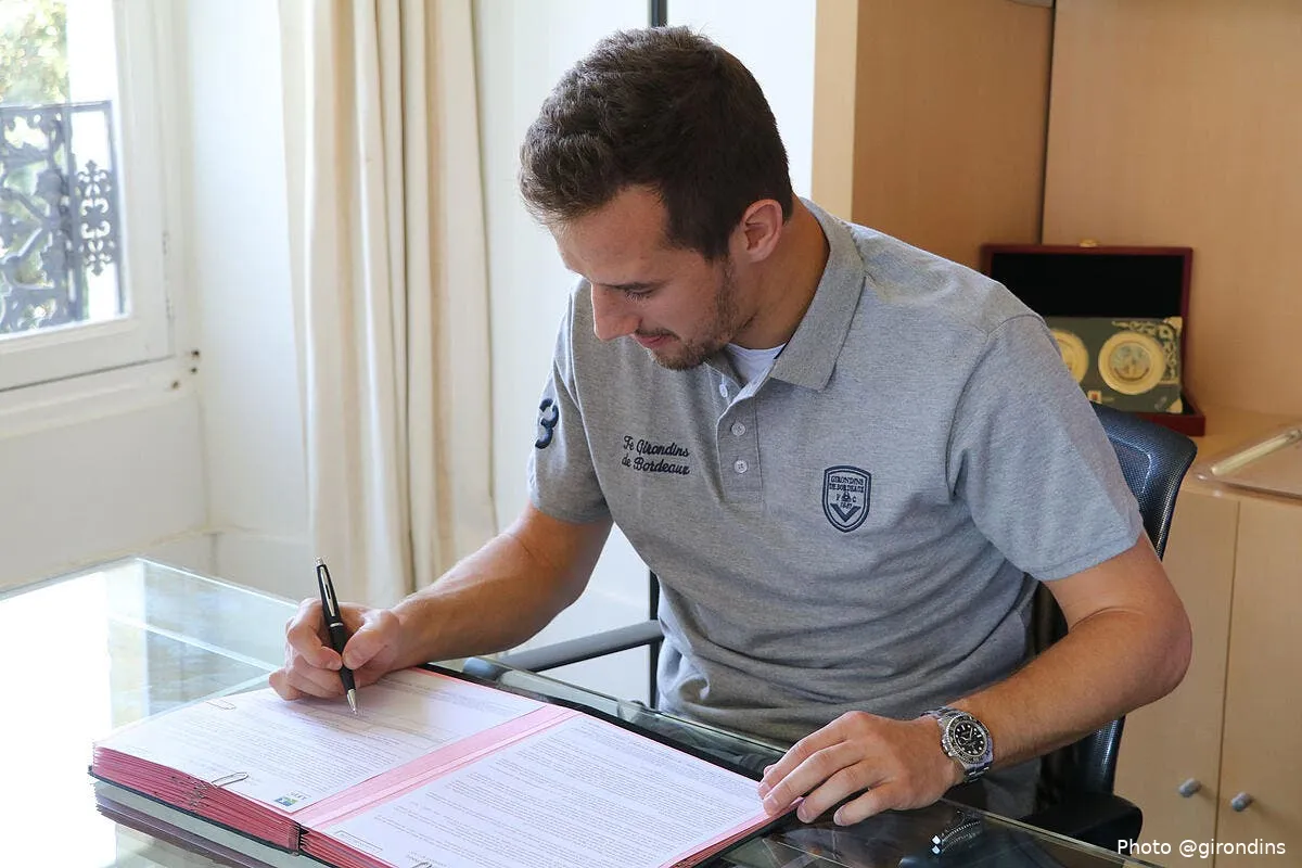 officiel vukasin jovanovic signe jusqu en 2021 2017 07 17 transfert jovanovic 02186689