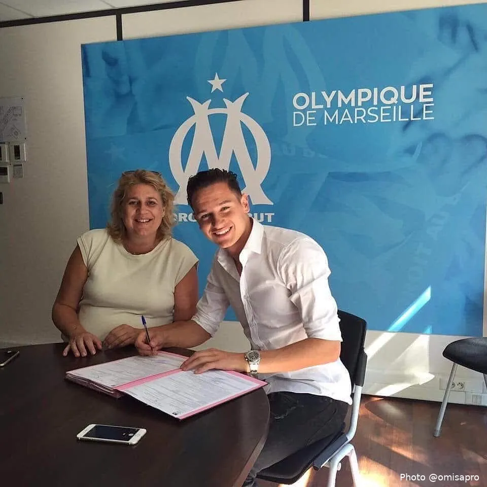 om florian thauvin a signe son contrat a marseille cplow2bwaaa6xls151002