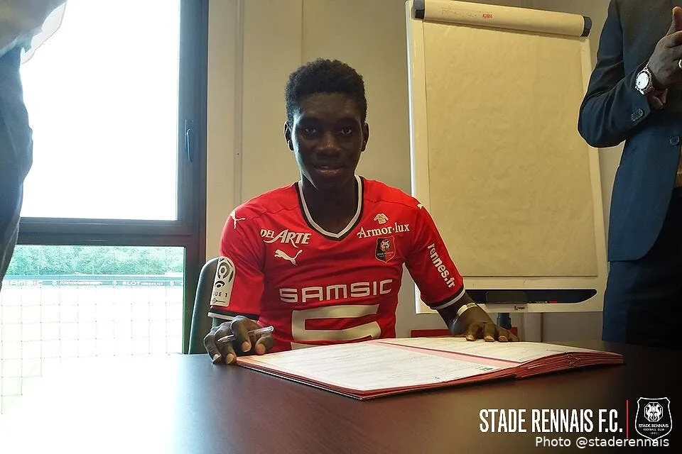 officiel ismaila sarr signe au stade rennais img 20170726 114230 copie187625