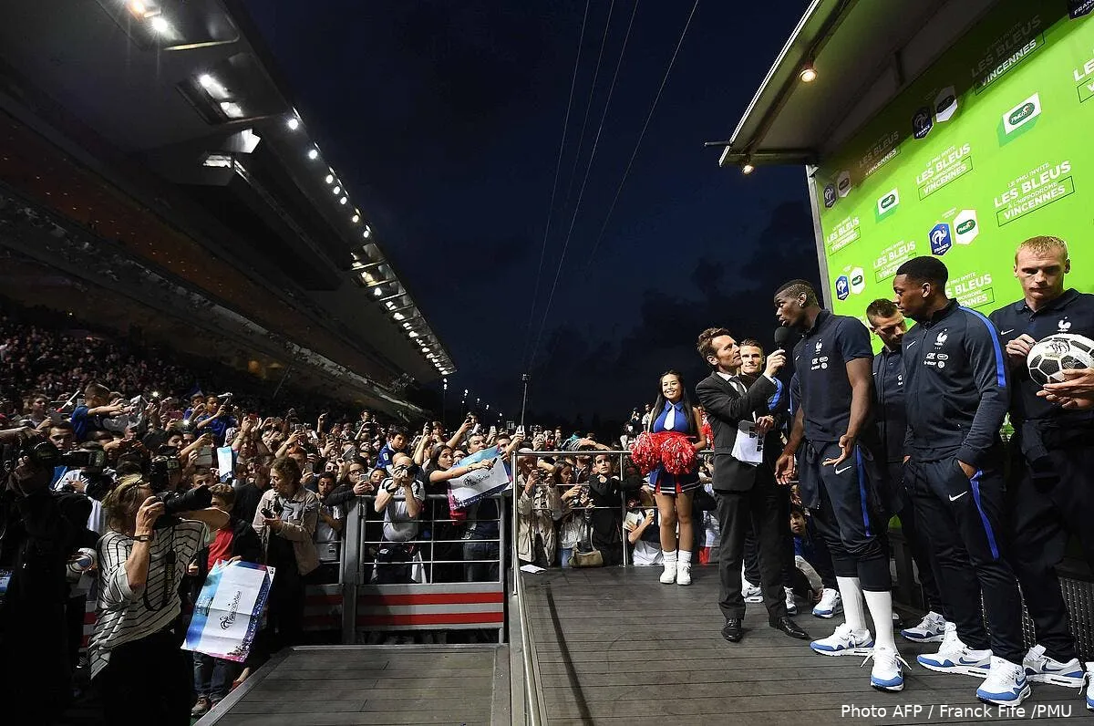 france la sortie des bleus tourne a la bousculade afp photo franck fife 4144214