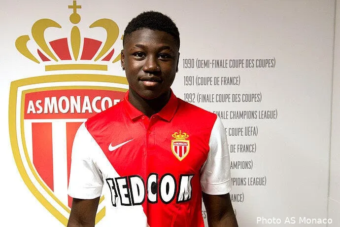 officiel le fils n doram signe pro a monaco ndoram114819