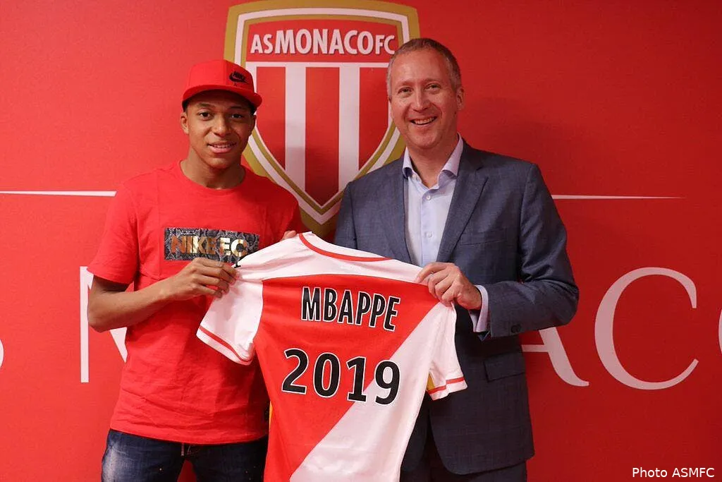 monaco mbappe passe pro et signe jusqu en 2019 cc30ectwaaadrj2135894