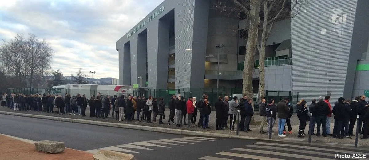 asse enorme queue aux guichets pour la venue de mu asse164332