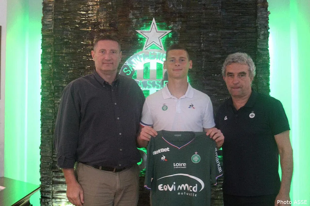 asse un phenomene vient de signer chez les verts bajic 1217915