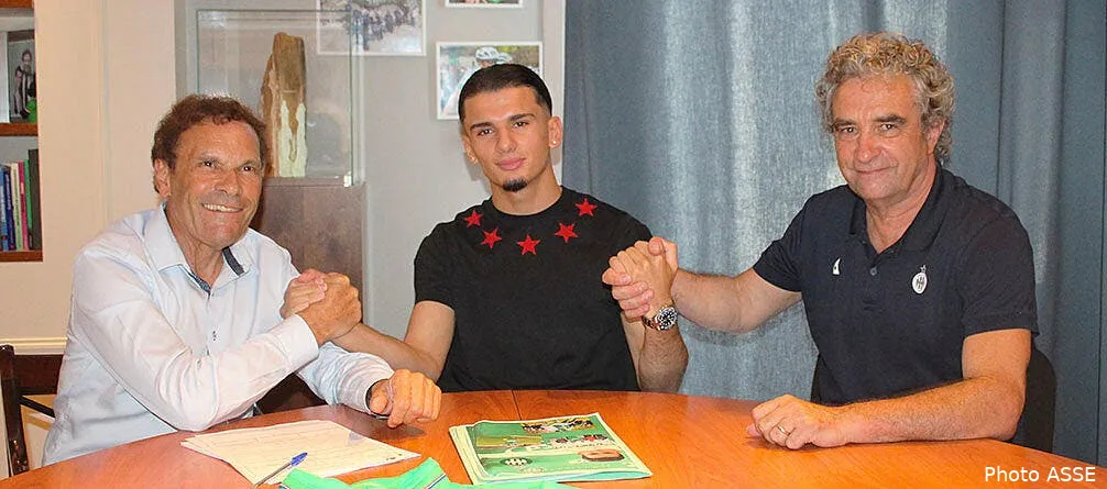 officiel un grand espoir signe son premier contrat pro 1498493602 lamine184469